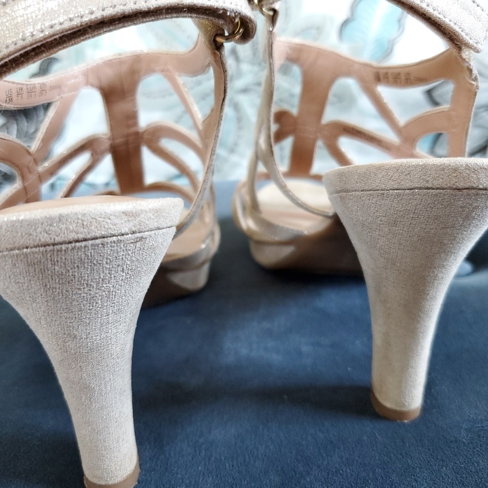 Naturalizer Dannya taupe gold heels 9.5N - Picture 7 of 7
